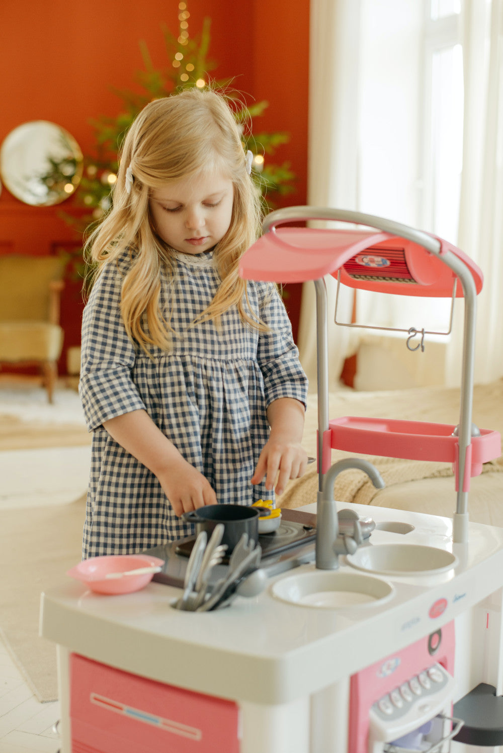 10 Must-Have Play Kitchen Accessories for Your Little Chef