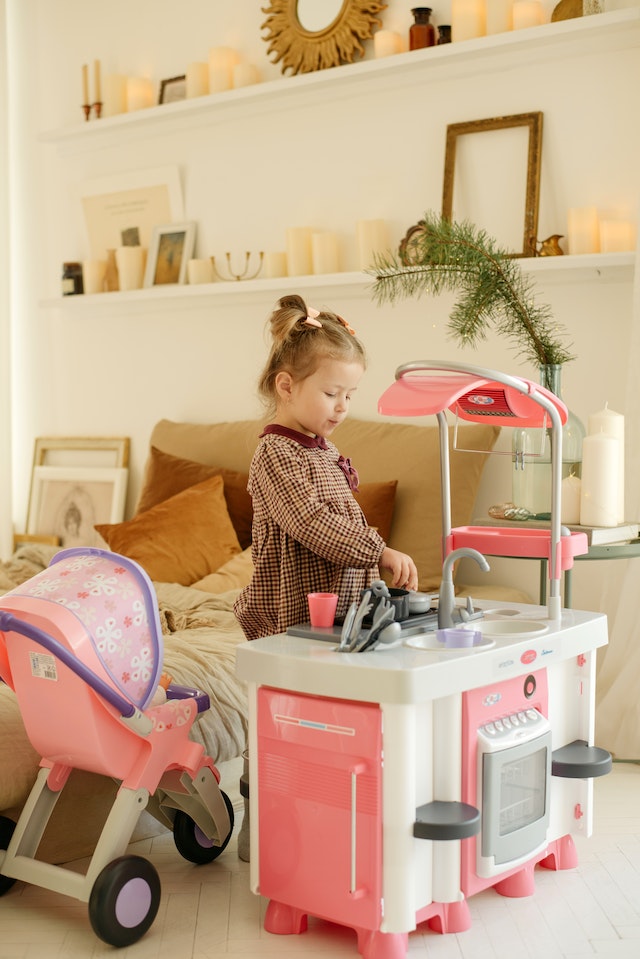 Play Kitchen vs. Real Kitchen: Which Is Better for Your Child