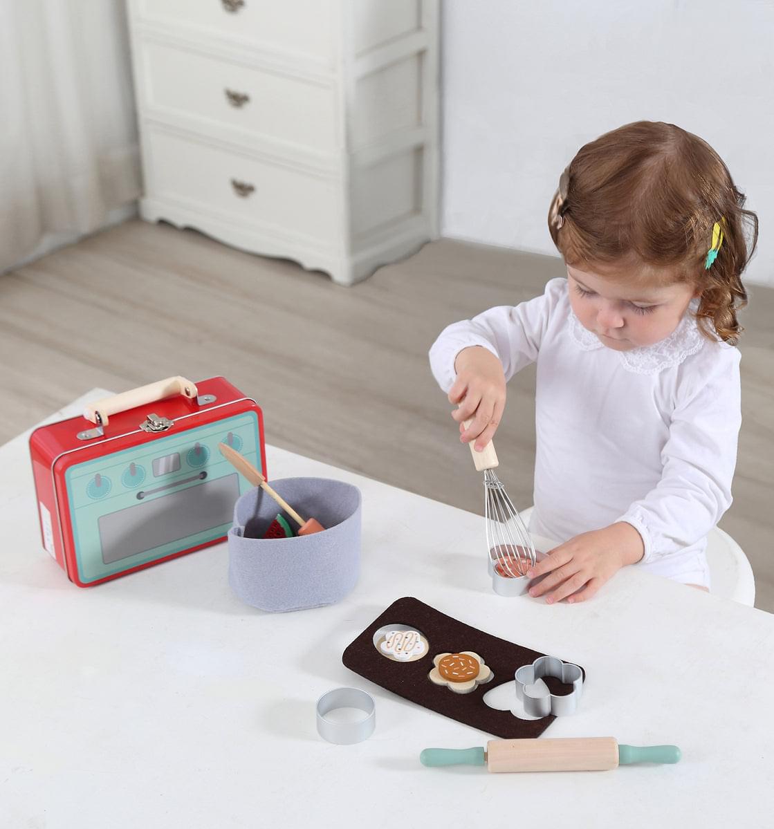 COOKIE BAKING PLAYSET IN TIN CASE - Play Kitchen